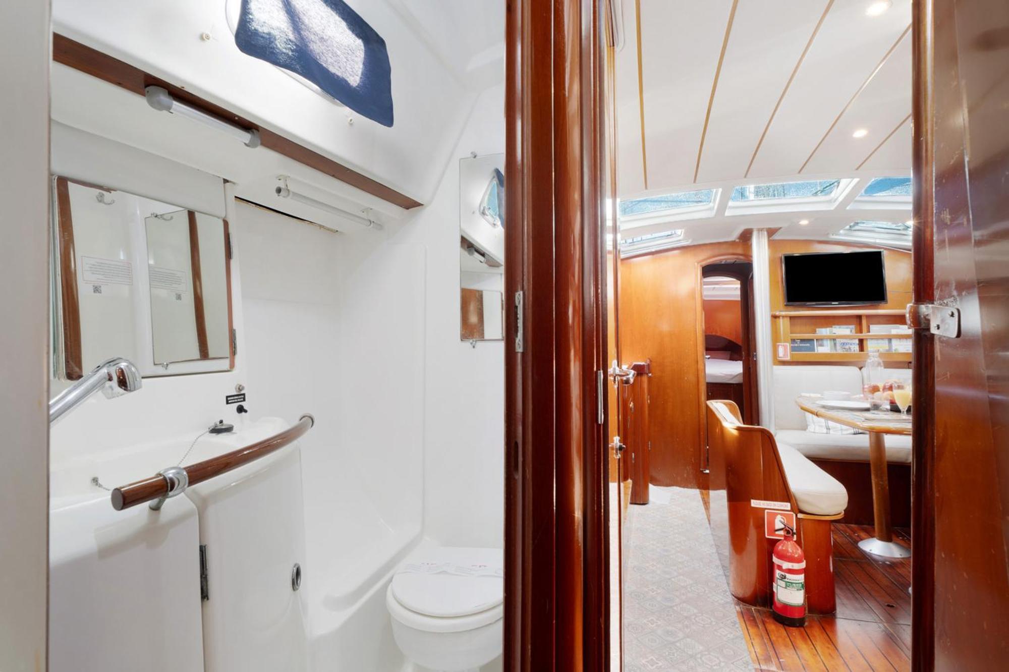 Отель Pato Lucas Sail Boat Сан-Себастьян-де-ла-Гомера Экстерьер фото