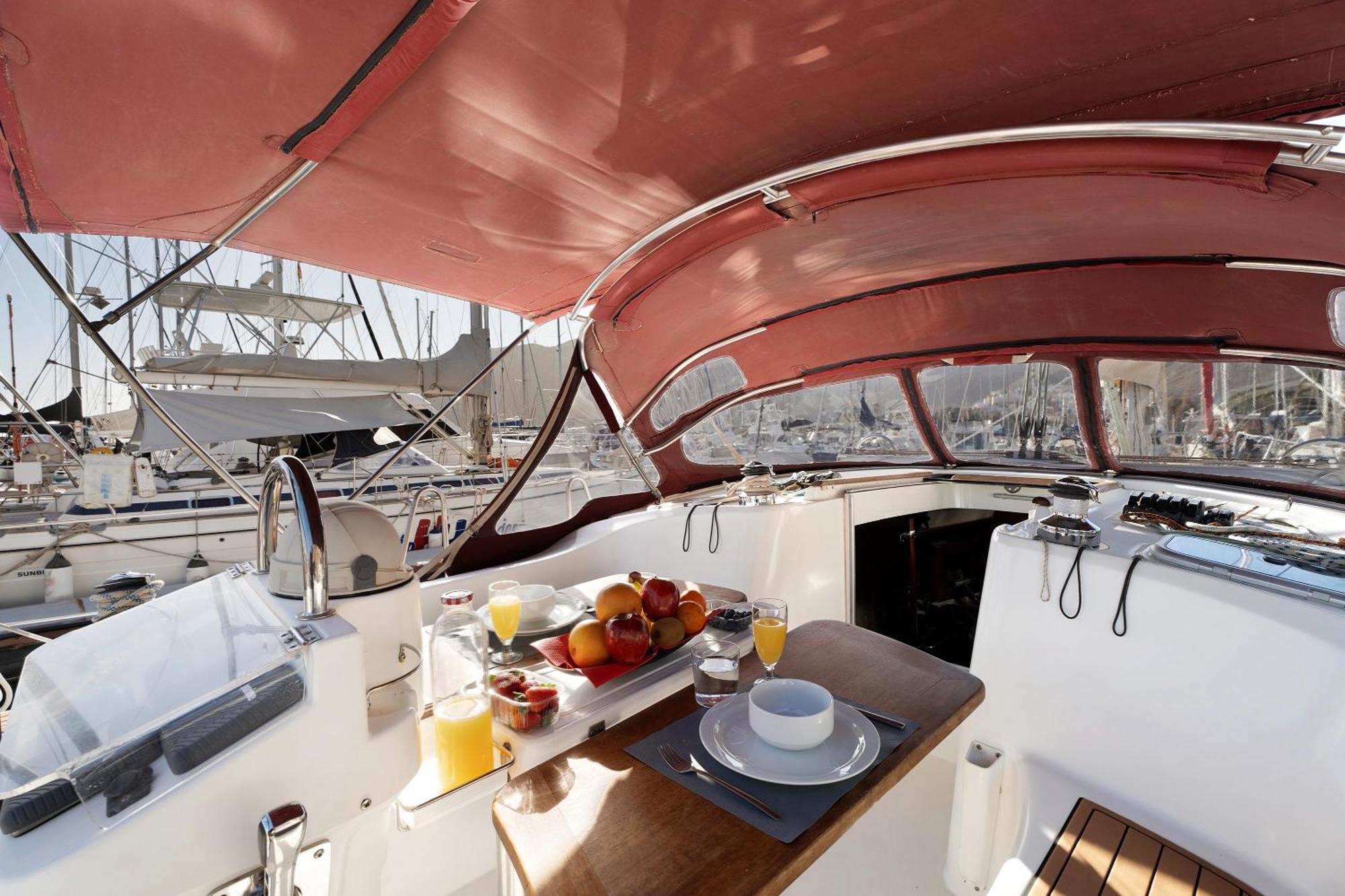 Отель Pato Lucas Sail Boat Сан-Себастьян-де-ла-Гомера Экстерьер фото