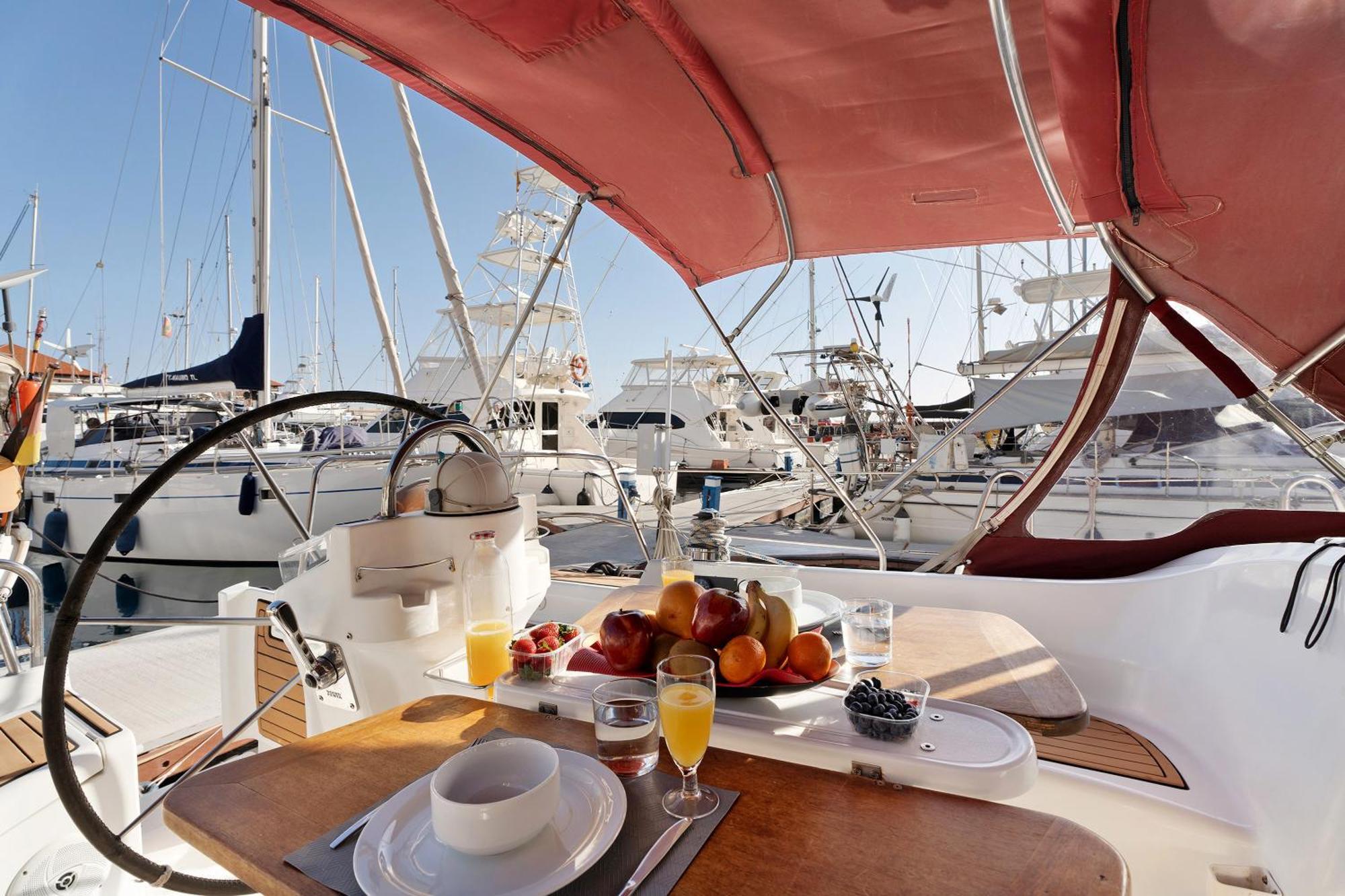 Отель Pato Lucas Sail Boat Сан-Себастьян-де-ла-Гомера Экстерьер фото