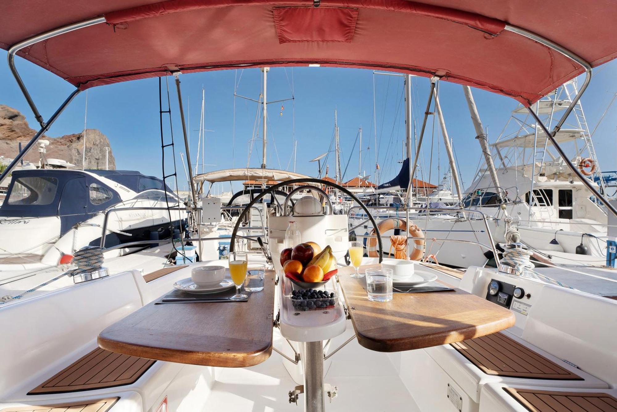 Отель Pato Lucas Sail Boat Сан-Себастьян-де-ла-Гомера Экстерьер фото